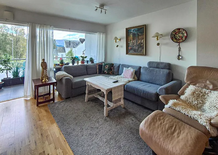 Awesome In With House Sea View דירה אולביק