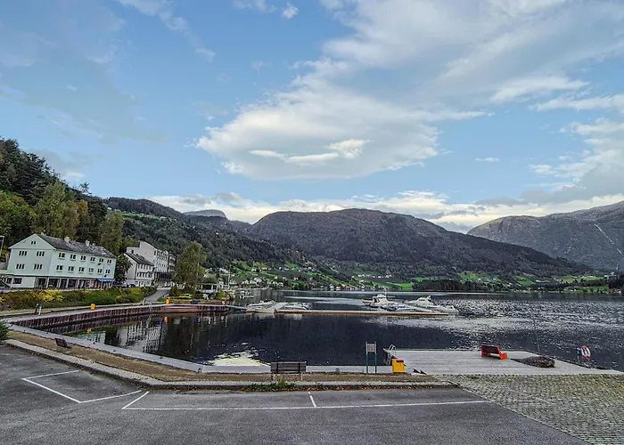 Awesome In With House Sea View דירה אולביק