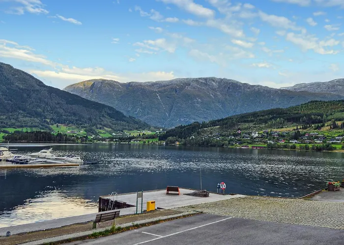 Awesome In With House Sea View אולביק