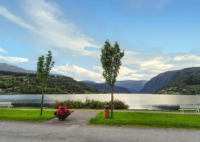 Awesome In With House Sea View דירה אולביק